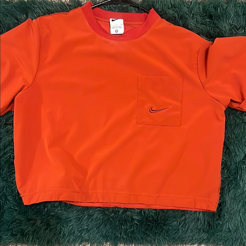 Nike crop tee
